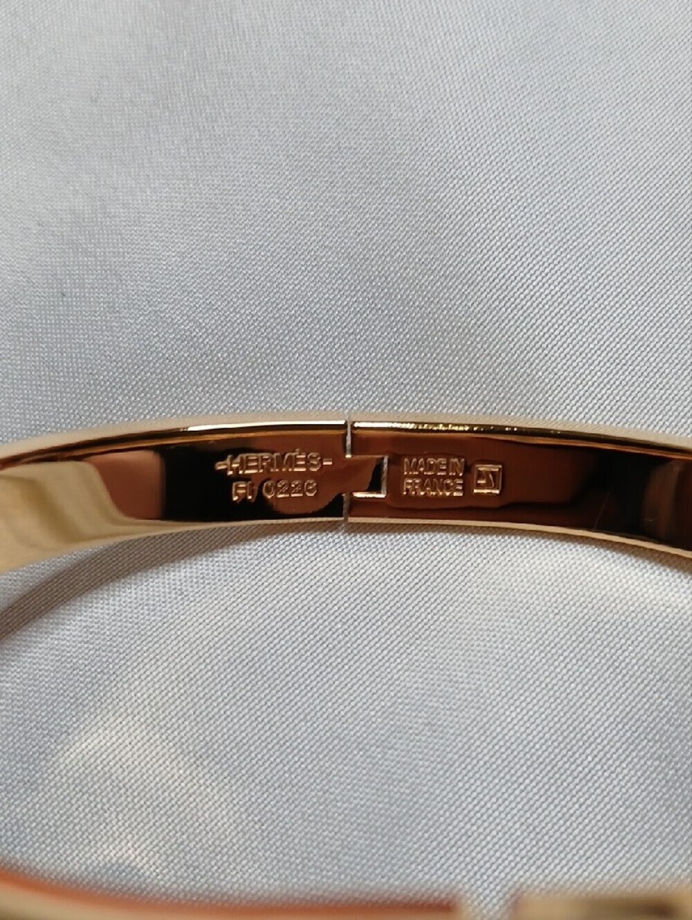 Hermes Gold and Cream Enamel Clic Chaîne d'Ancre Bracelet - Picture 3 of 4